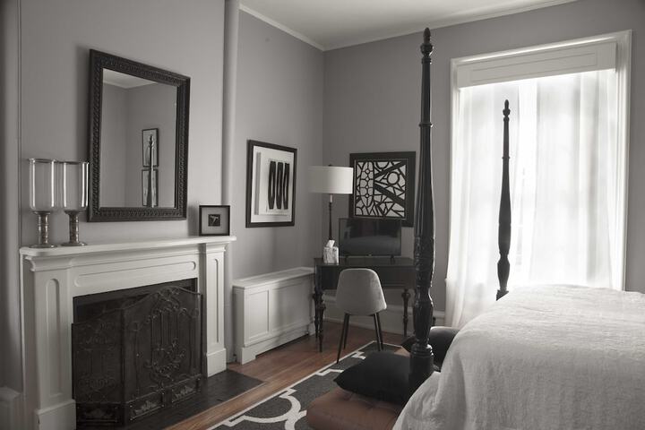 Room 18 of 32