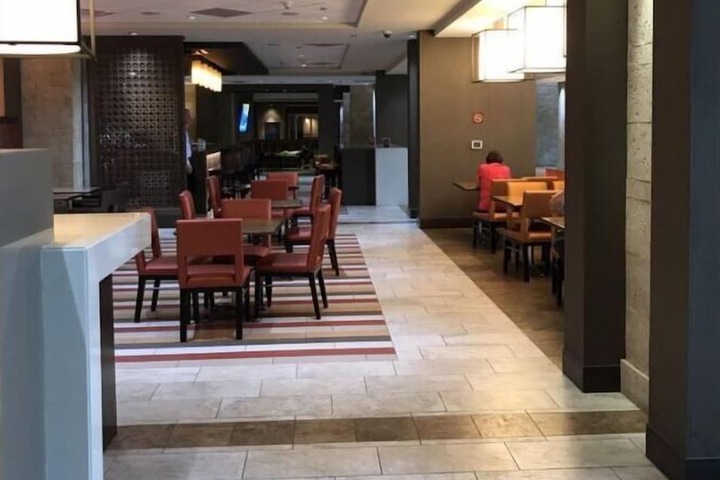 Dining 21 of 32