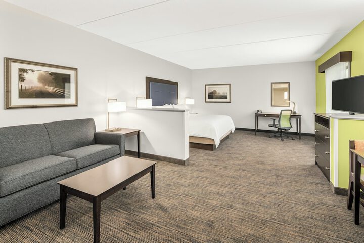 Holiday Inn Express & Suites Wilmington-Newark by IHG