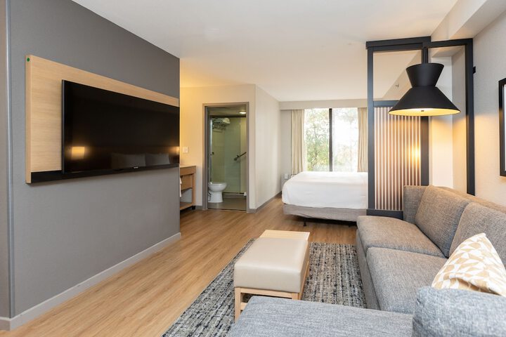 Hyatt Place Roanoke Airport / Valley View Mall