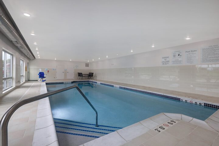 Holiday Inn Express & Suites Detroit Dearborn by IHG