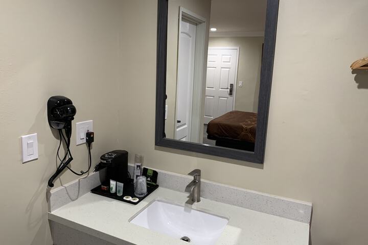 Room 10 of 13