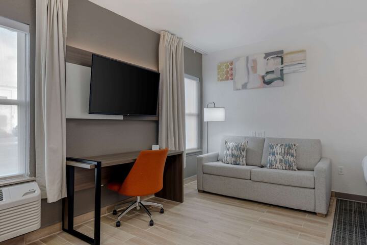 Room 32 of 59