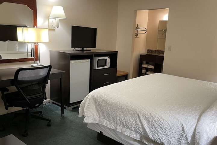 Room 8 of 10