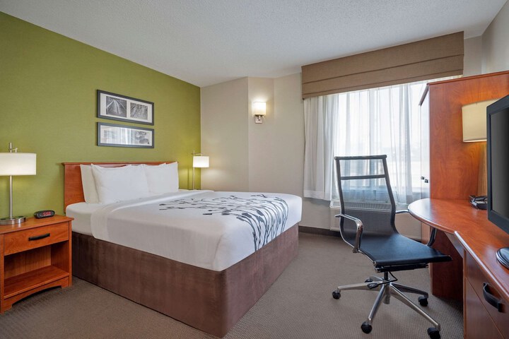 Room 32 of 48