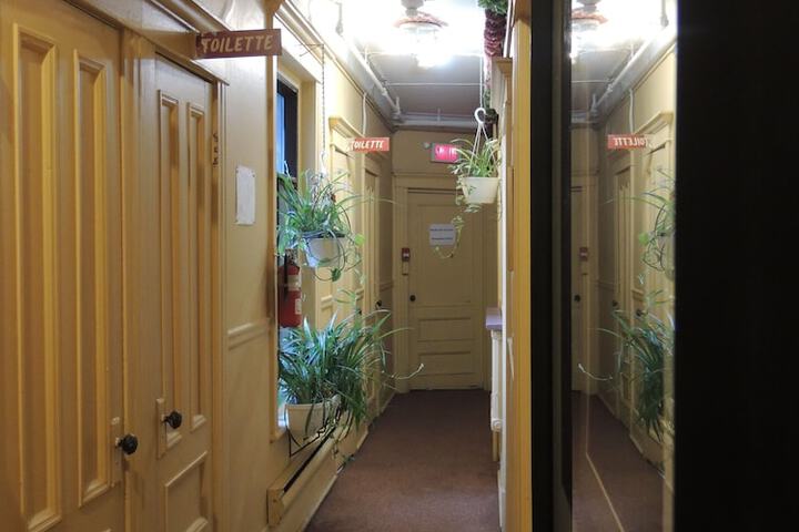 Ballroom/Hall 17 of 21