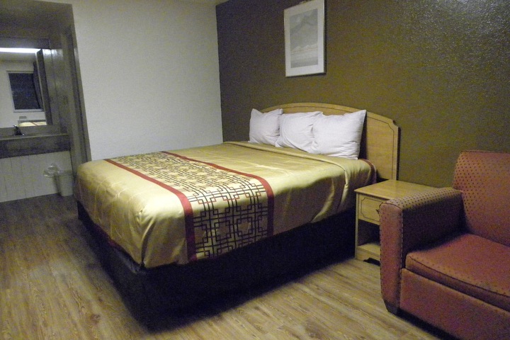 Room 33 of 75