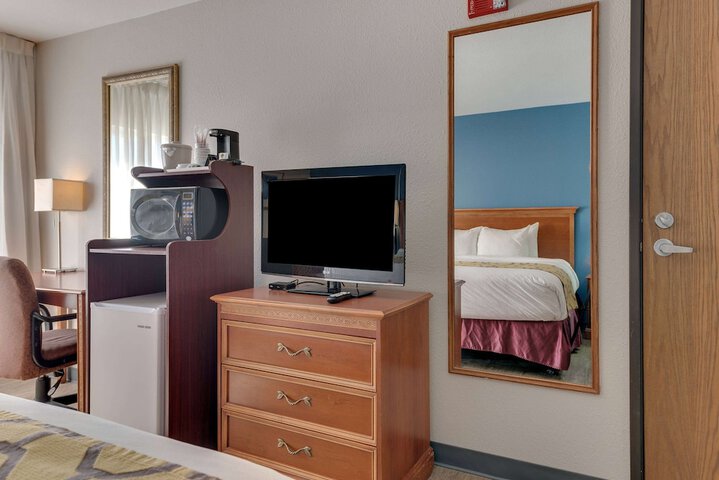 Room 51 of 62