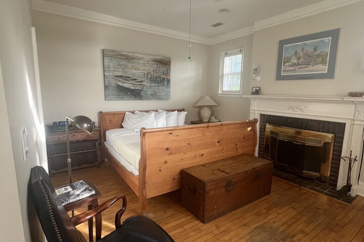 Room 15 of 142