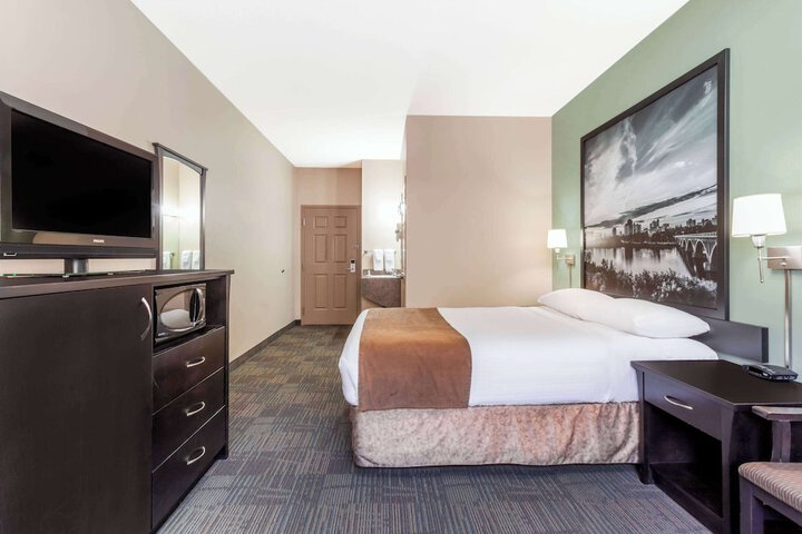 Room 16 of 18