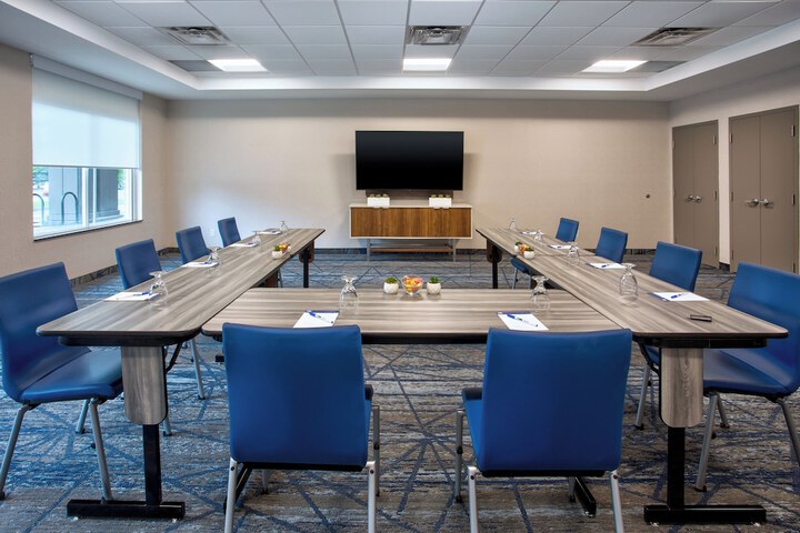 Holiday Inn Express & Suites Kingston Central by IHG