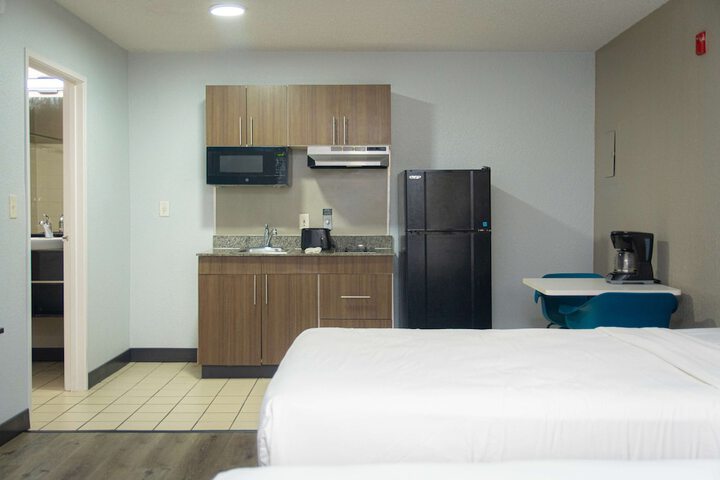 Room 9 of 37