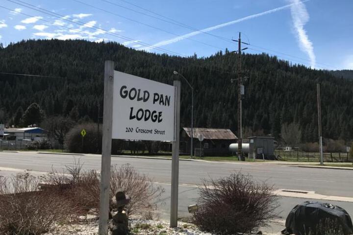 Gold Pan Lodge