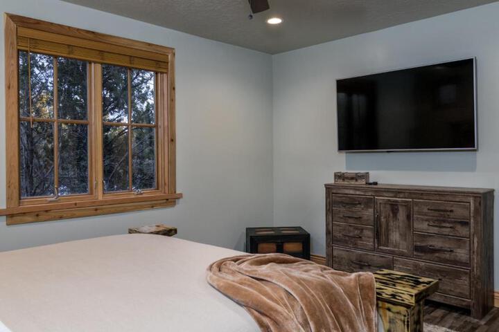 East Zion Trails Retreat-Hot tub Resort Amenities, Exceptional