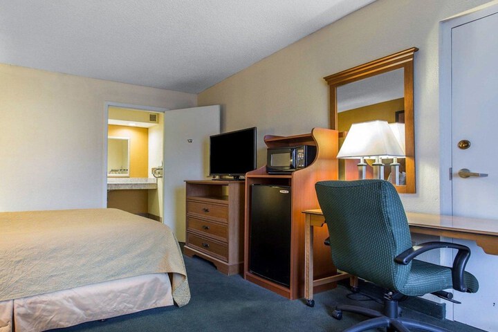 Room 21 of 35