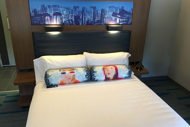 Room 35 of 77