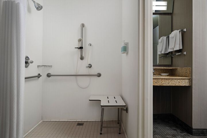 Room 21 of 33