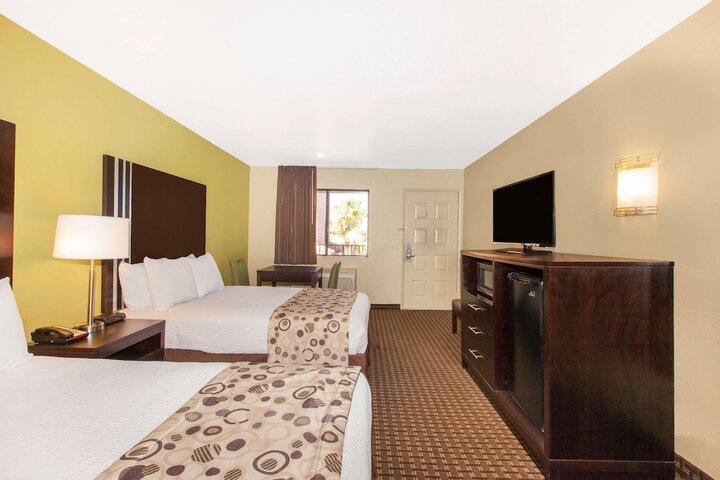 Room 4 of 15