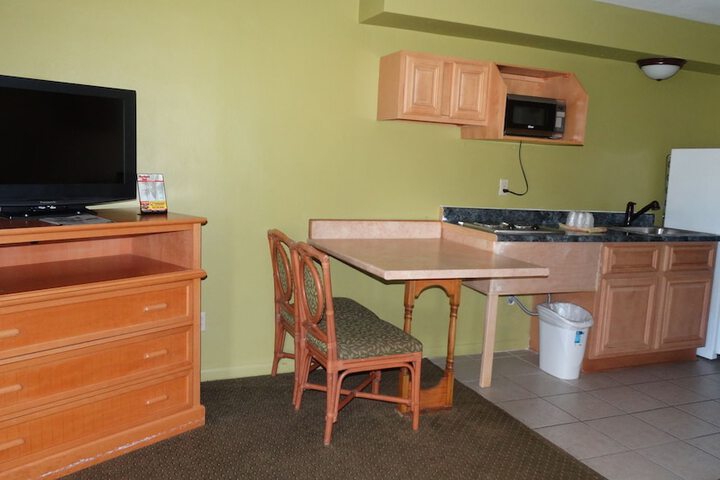Room 9 of 28
