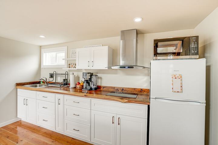 Pacheco / martinez Studio: 22 Mi to Dtwn Oakland!