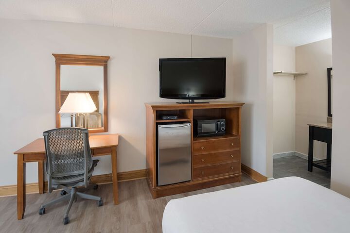 Room 32 of 43