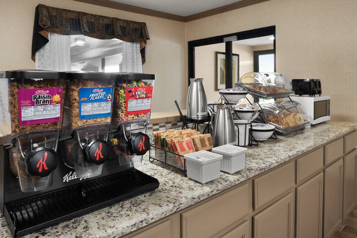 Breakfast/Coffee Service 44 of 47