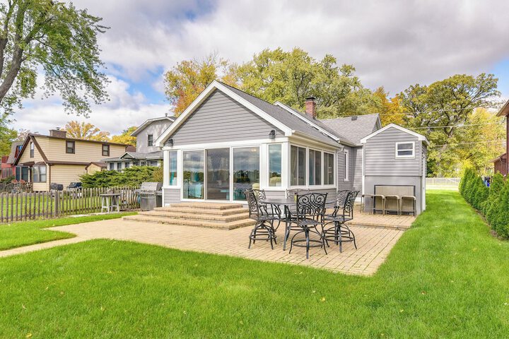 Lakefront Antioch Cottage w / Dock & Gas Grill!