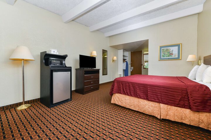 Room 25 of 34