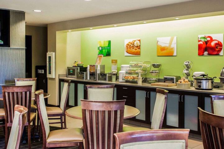 Quality Inn & Suites Peoria North