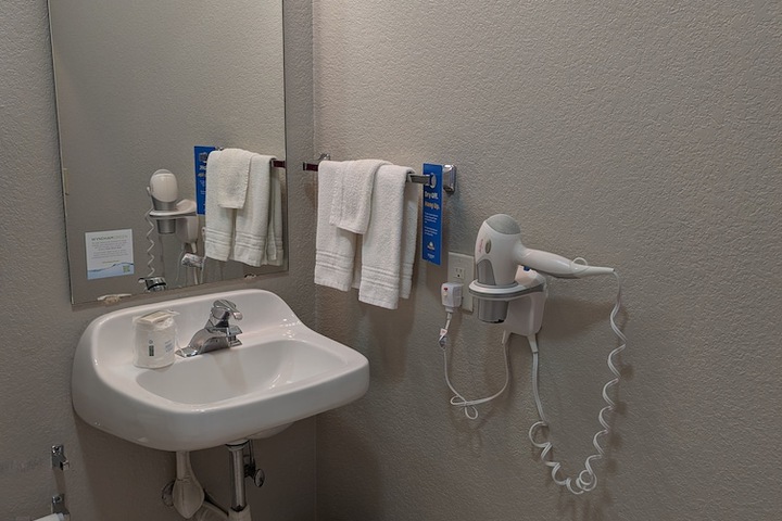 Days Inn & Suites by Wyndham Castle Rock