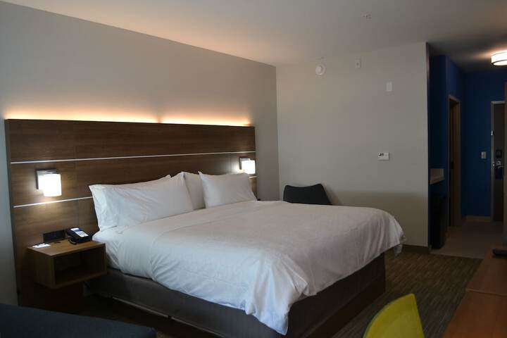 Room 9 of 34