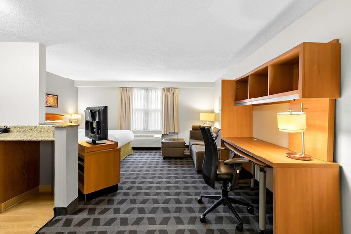 MainStay Suites Middleburg Heights Cleveland Airport