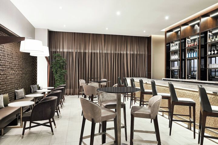 Lounge 76 of 92