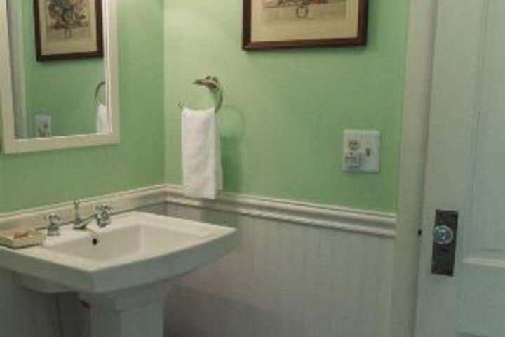ORCHARD HOUSE BED & BREAKFAST
