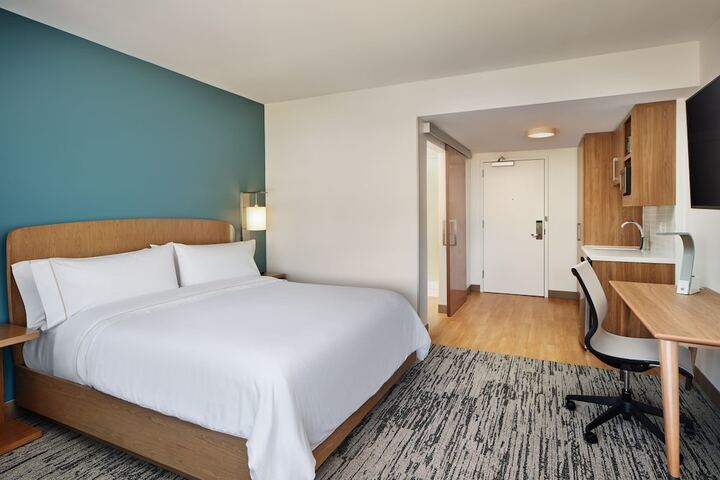 Room 42 of 62
