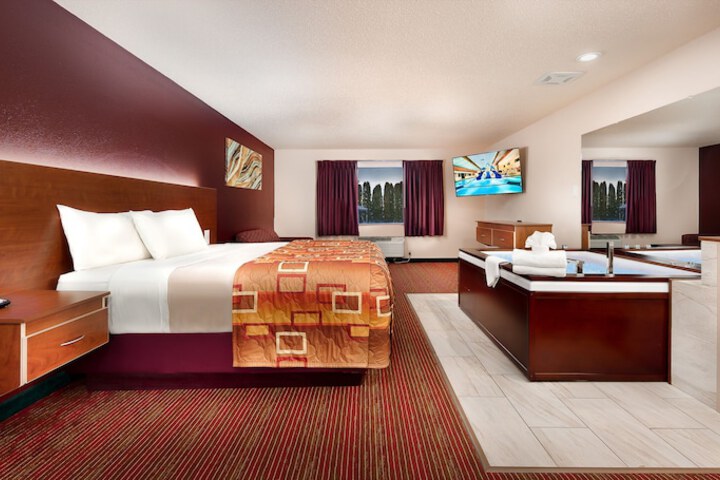Grand Marquis Waterpark Hotel & Suites