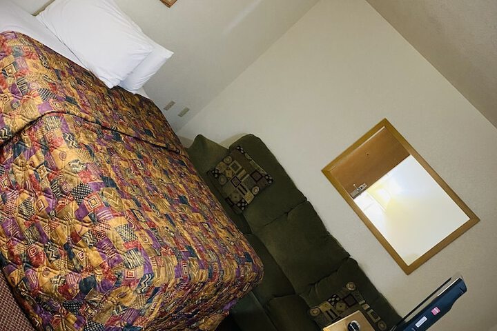 Herington Inn & Suites