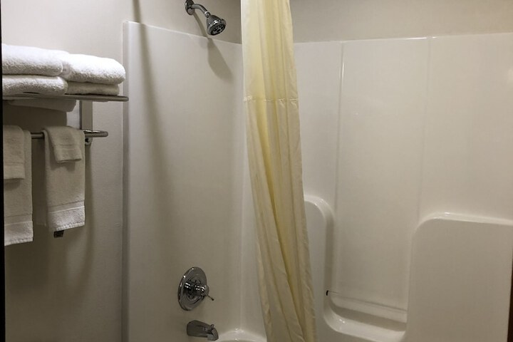 Room 9 of 25