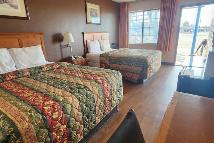 Room 12 of 32