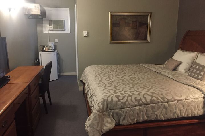 Room 33 of 65