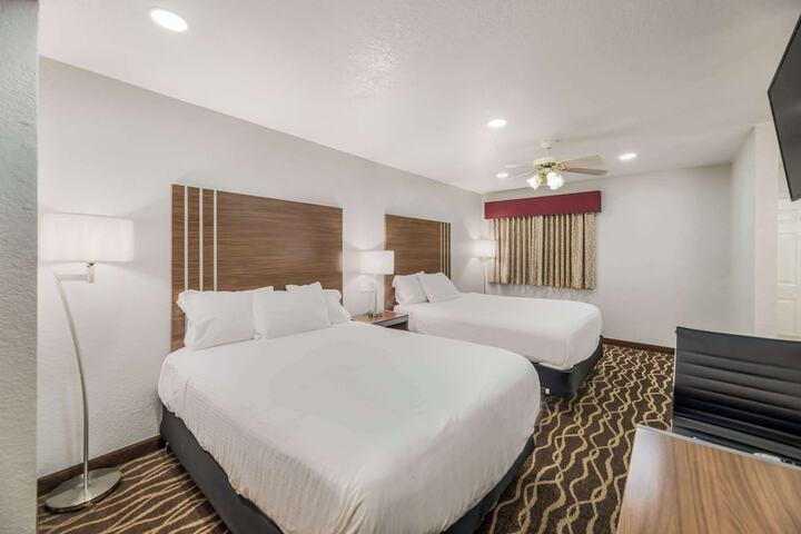 Room 27 of 34