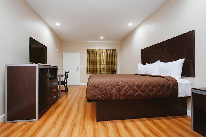 Room 27 of 46