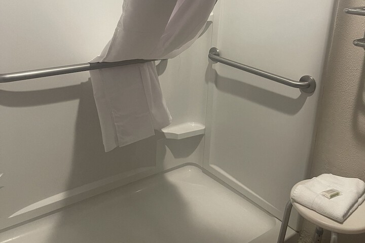 Red Roof Inn & Suites Hinesville