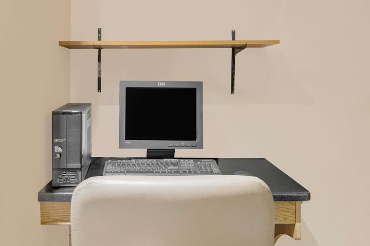 Business Center 15 of 16