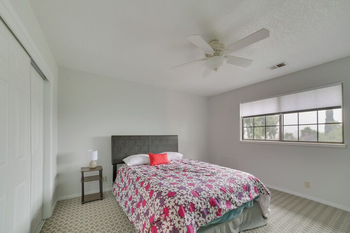 Pet-friendly Hollister Getaway w / Grill!
