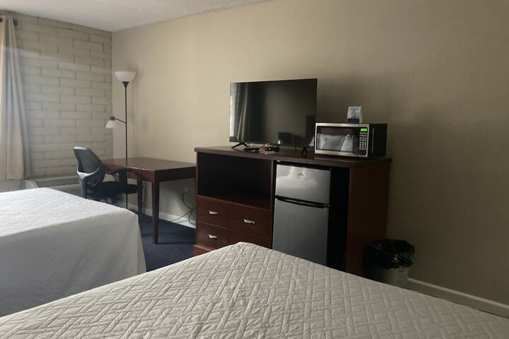 Room 9 of 25