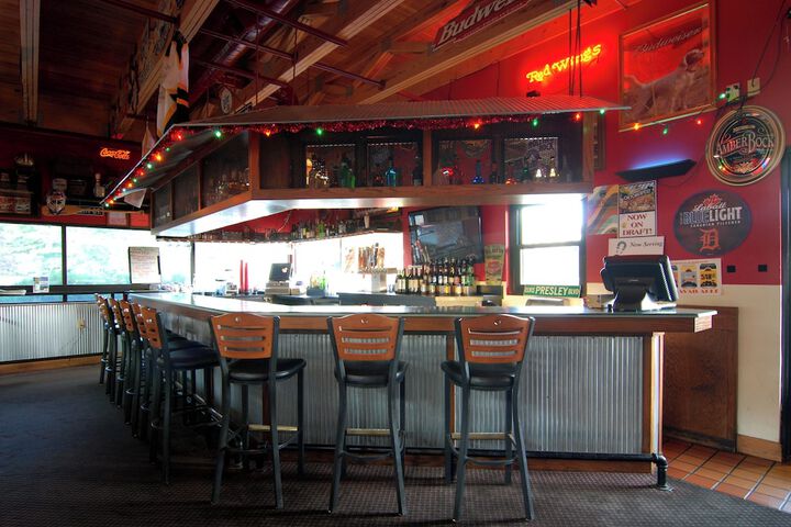 Lounge 58 of 63