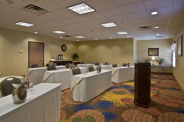 Coshocton Village Inn and Suites