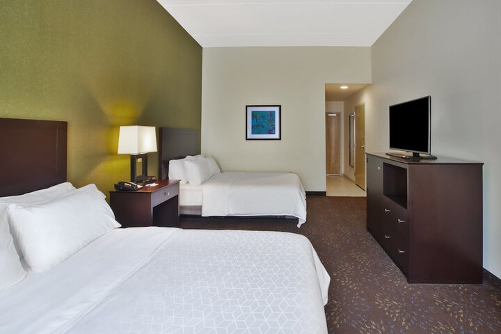 Holiday Inn Express & Suites Geneva Finger Lakes by IHG