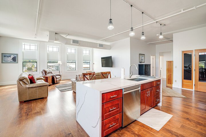 Modern Blaine Condo Rental 1 Mi to Boat Harbor!